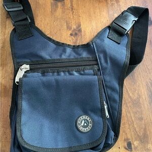 Everest Messenger Bag Vintage Y2K Style Shoulder Bag Navy Blue 90's